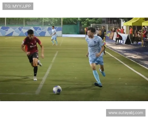 与足球明星一起分享精彩瞬间的互动视频之旅