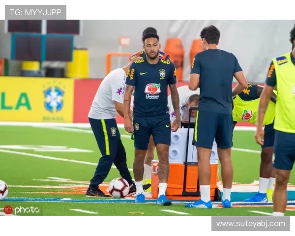 与伦比亚足球明星共度难忘时光的精彩瞬间与故事分享