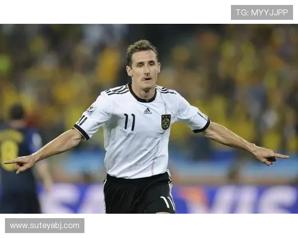 全球足球传奇人物回顾各国历史足球明星的辉煌与成就