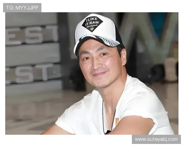 足球明星在现代社会中的影响力与公众形象探讨